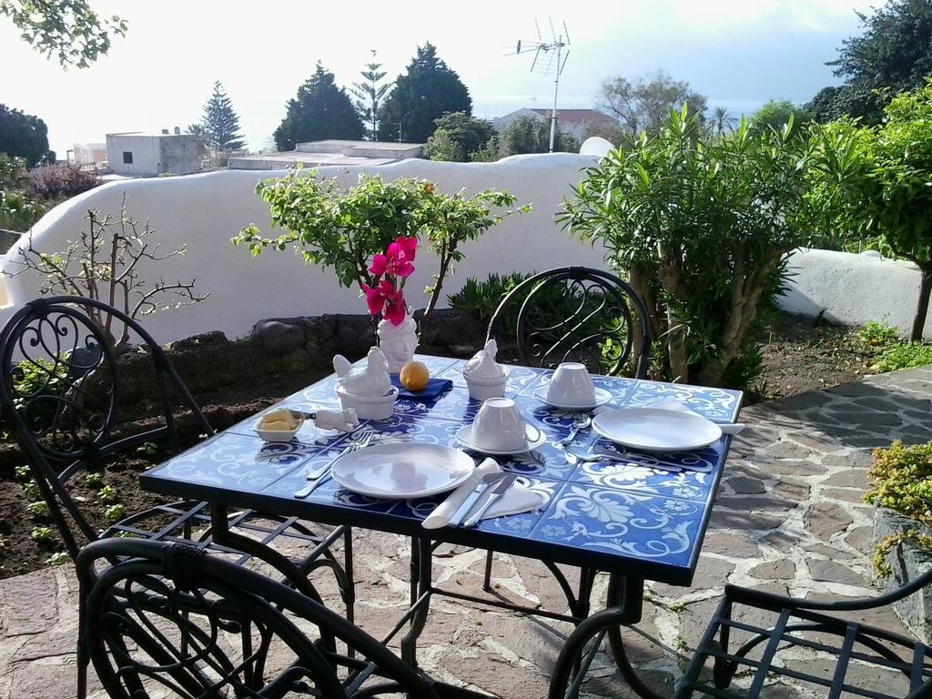 La Villa Rossa Salina  Exterior photo