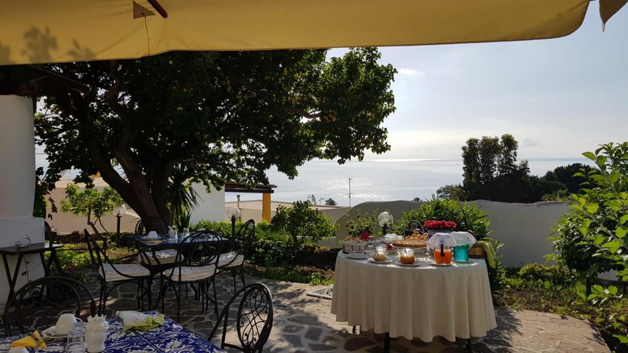 La Villa Rossa Salina  Exterior photo